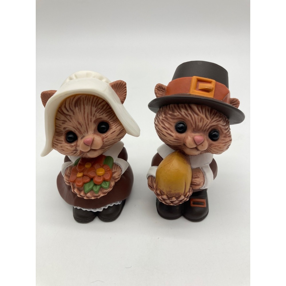 Vintage Hallmark Thanksgiving Pilgrim Squirrel Salt and Pepper Shakers Plastic